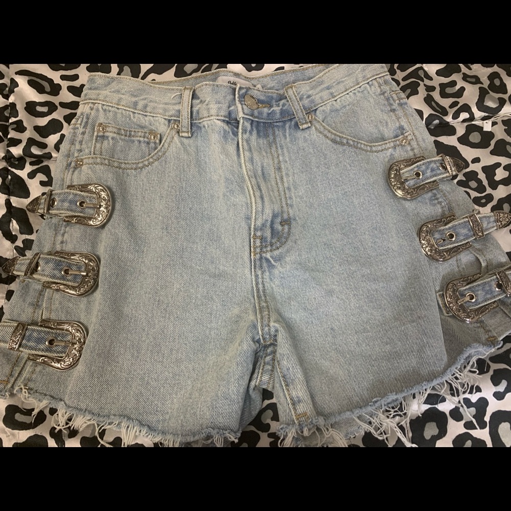 Adika buckle shorts! 💕
